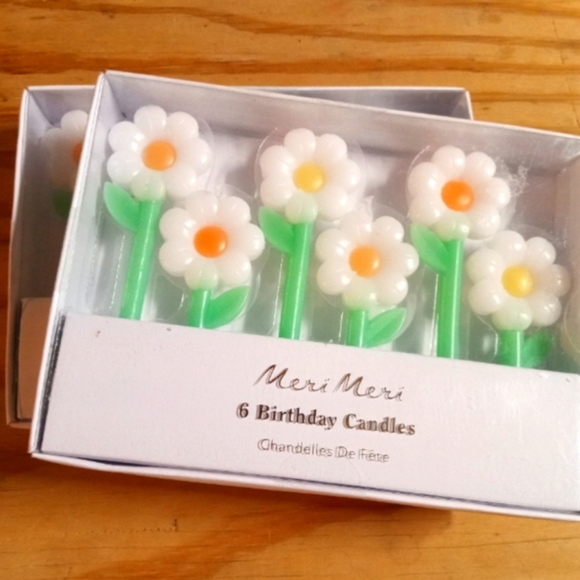 NWT- Meri Meri Daisy Candles - Picture 2 of 4